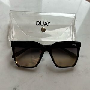 Quay Level Up Sunglasses matte black frame/black gold lense